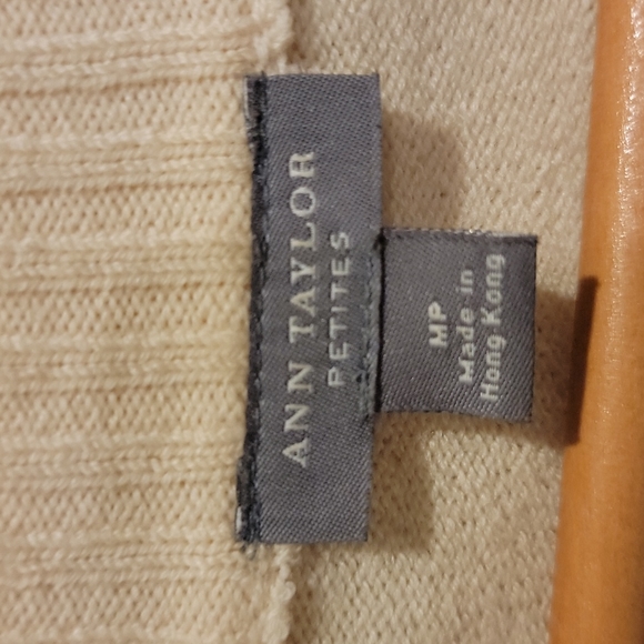 Like New Ann Taylor Cream Colored Cardigan Petite Medium - Picture 3 of 4